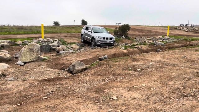 Jeep Grand Cherokee ecoDiesel off roading смотреть онлайн
