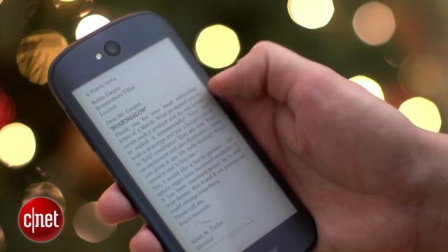 Up close with the e-ink second display of the YotaPhone 2 смотреть онлайн
