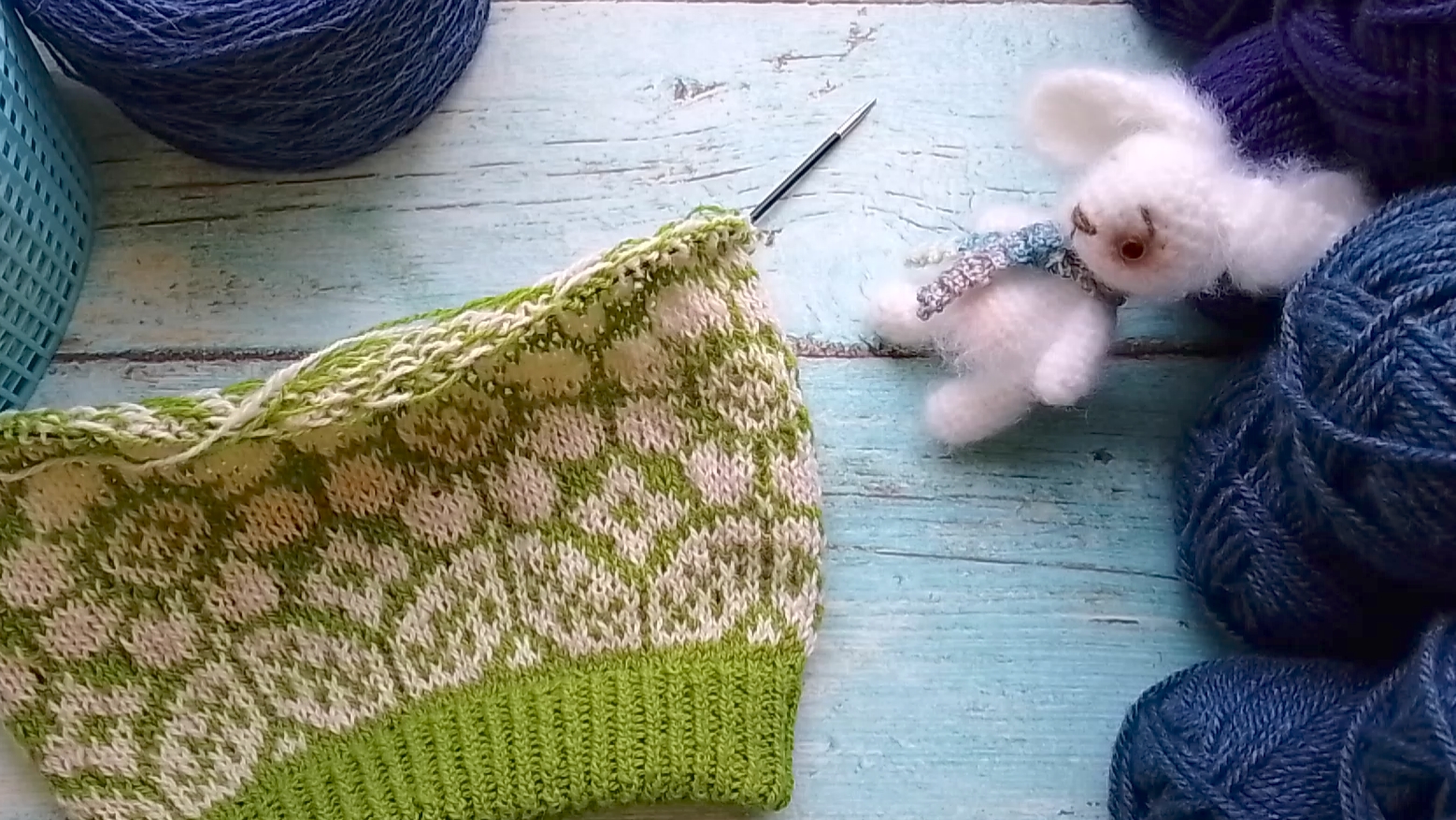 Жаккард захватил меня. Шапки жаккардом / джемпер мужской / планы на вязание. смотреть онлайн