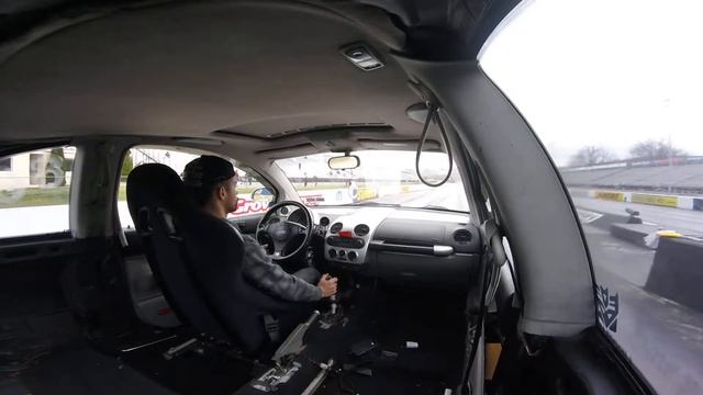 Dodge SRT4 Caliber vs New Beetle 1.8t смотреть онлайн