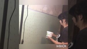 Как нанести шпатлевку на окрашенную стену.