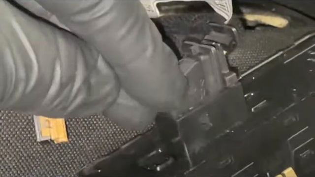 How to Change Out the Window Switch on a 2015-2018 Jeep Renegade. DIY. смотреть онлайн