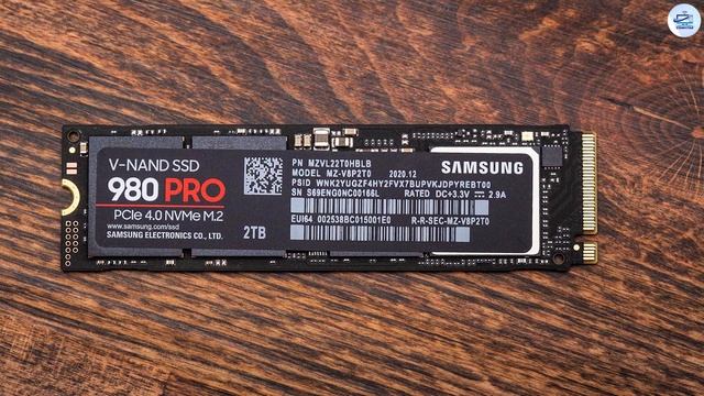 eMMC vs SSD - Battle of the Storage Options! | Who Wins? смотреть онлайн