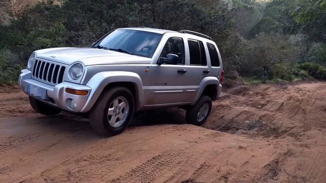 Jeep Cherokee KJ Off road Twist Sardinia смотреть онлайн