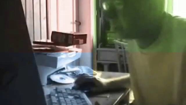 Angry German Kid with Windows XP Startup Sound Electronic Sounds in Slow Motion смотреть онлайн