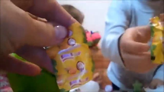 for girls: Ам Ням помогает распаковывать киндеры, с нами Лалалупсия и свинка Пеппа и др. смотреть онлайн