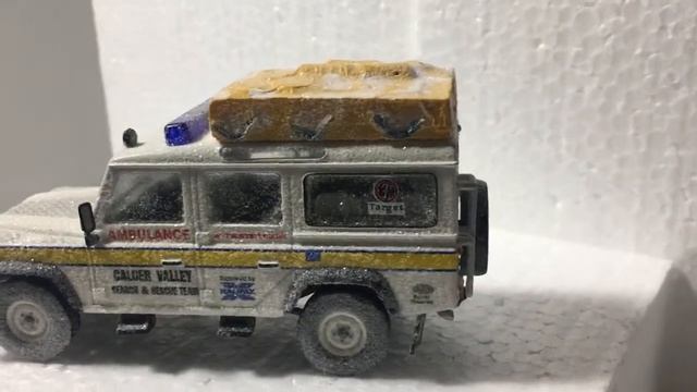 1/43 scale Land Rover Defender 110 " Calder Valley Rescue " by Vanguards смотреть онлайн