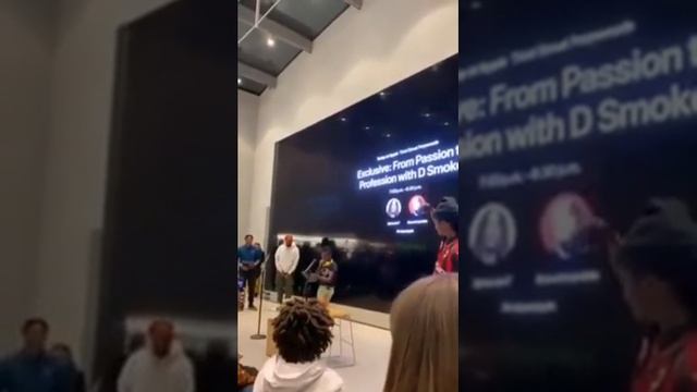 MUST WATCH🔥😍👏!! DJ Switch drops some bars at Apple Music event in America смотреть онлайн