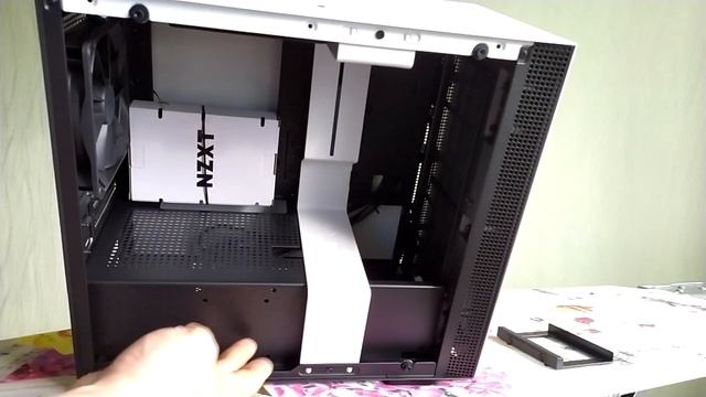 ОНЛАЙН ТРЕЙД.РУ - Корпус NZXT H200 Window WHITE/Black CA-H200B-W1 смотреть онлайн