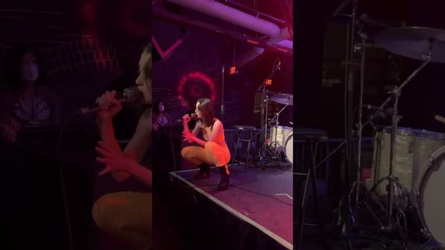 Laura Marano performs cover “As it Was” by Harry Styles смотреть онлайн