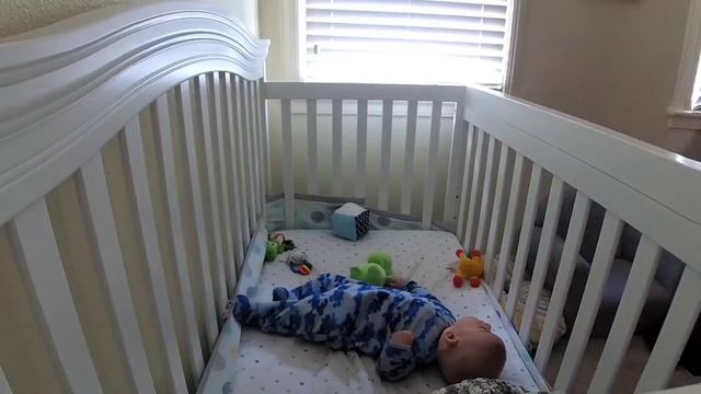 BIG BROTHER GETS BABY BROTHER FROM CRIB AND MOVES TO TOP BUNK 😲🤪 смотреть онлайн
