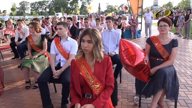 Выпускной под мирным небом смотреть онлайн