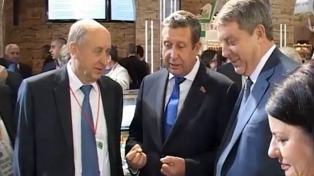 Доярка из суражского колхоза получила награду из рук Дмитрия Медведева смотреть онлайн