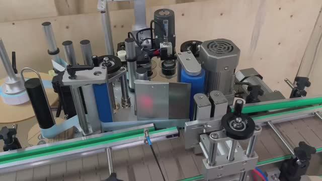 Автоматическая машина для наклейки этикеток LT150F смотреть онлайн