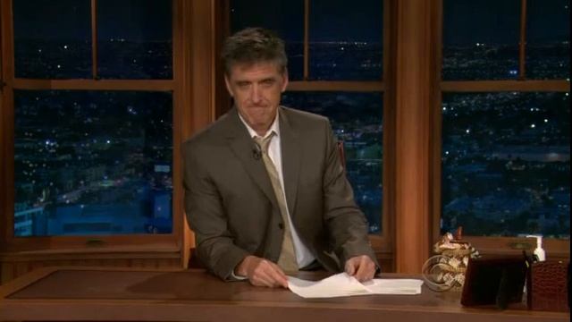 Late Late Show with Craig Ferguson 5/12/2010 Bryan Cranston, Angela Kinsey смотреть онлайн