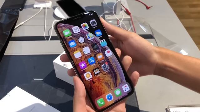 Mở hộp iPhone Xs Max so sánh nhanh Galaxy Note 9 смотреть онлайн
