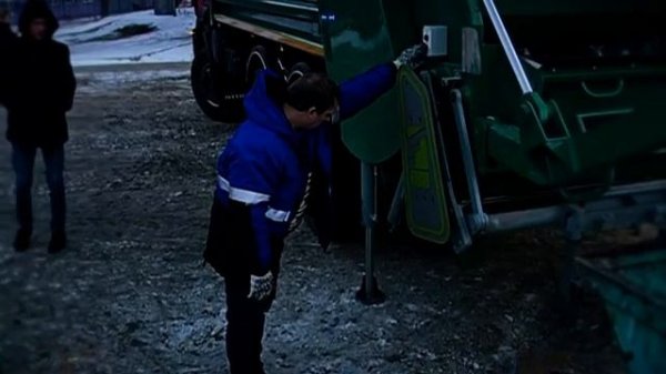 Мусоровоз съел диван