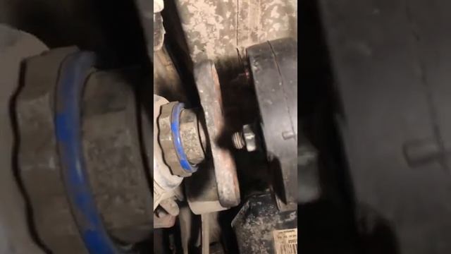 Люфт изношенного до предела фланца заднего редуктора смотреть онлайн