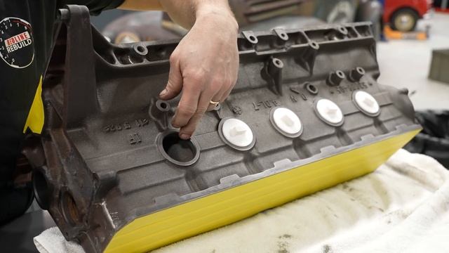 Painting our 4.0L Jeep Cherokee XJ engine (soon to be a stroked 4.6L) смотреть онлайн