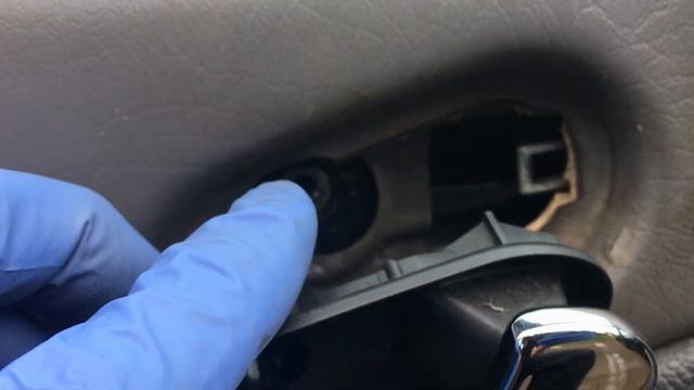 Saab 9-3 9-5 How to Replace the Interior Door Handle смотреть онлайн