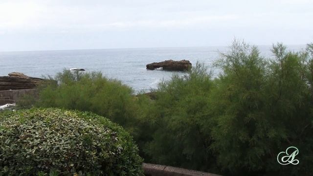 Аристократический курорт Биарриц. Первый раз в жизни купаюсь в атлантическом океане. смотреть онлайн