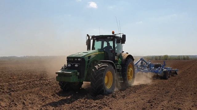 Подготовка почвы новым культиватором Lemken Karat 9. смотреть онлайн