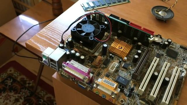 Windows 2000 i drobny dodatek - Remont Starego Komputera cz.2 - Mój Stary Komputer #24,5 смотреть онлайн