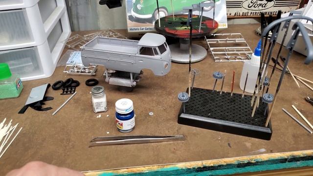 Hey I had one of those as a kid!! What a super cool model kit!! смотреть онлайн