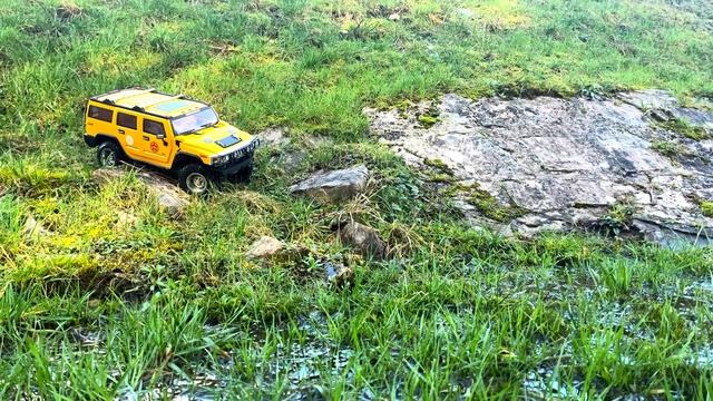 MST/CFX Hummer H2 - off road through the biotope смотреть онлайн