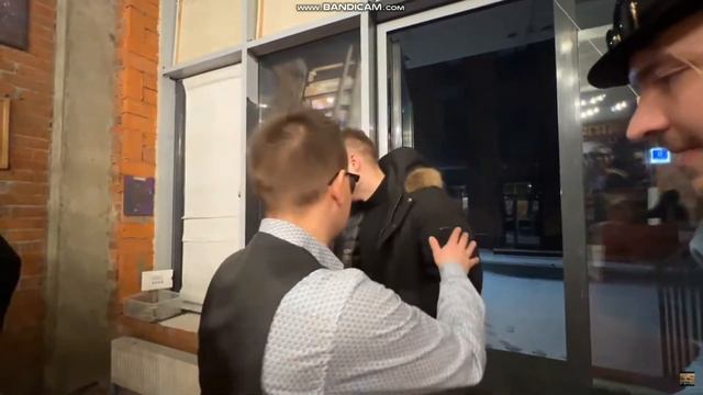 СЕРГЕЙ СИМОНОВ ПРОГОНЯЕТ ДВОЙНИКА ВАНОМАСА ПО ВНЕШНОСТИ И ЗАПАХУ СО СТУДИИ смотреть онлайн