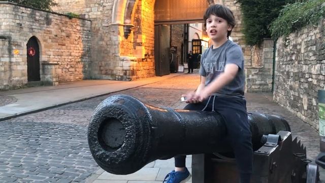 Don’t listen to your King - Lincoln Castle смотреть онлайн