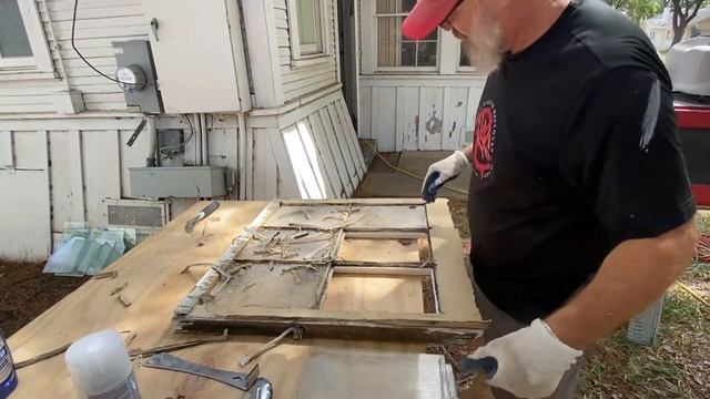 Use Steam To Remove Glass from a Historic Wood Window Sash смотреть онлайн
