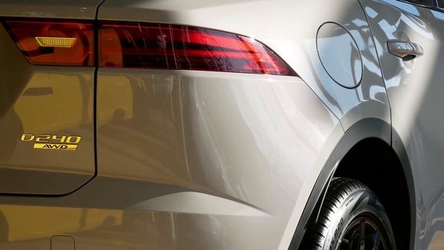Jaguar E-Pace D240 AWD 2018 смотреть онлайн