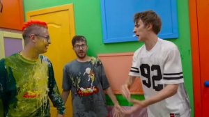 Самые смешные моменты из ролика а4 "100 тайных дверей и только одна тебя спасёт"