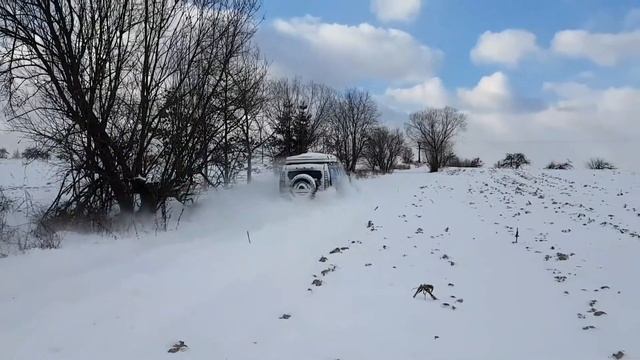 Hummer H2 with 37 tires in the snow смотреть онлайн