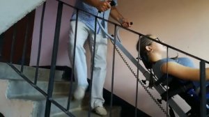 Подъемник для инвалидов ПУМА УНИ-160. Подъем с человеком.