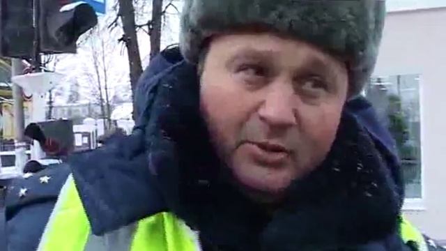 Сегодня утром на перекрестке Ленина и Ломоносова в Новозыбкове столкнулись «девятка» и «Мерседес» смотреть онлайн