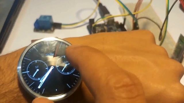How to Control a 5V Relay With Bluetooth Using an Arduino and an Android Smartwatch смотреть онлайн