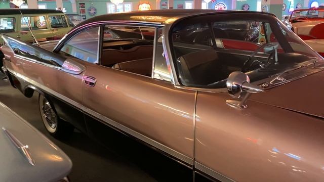 En av dem finaste raderna i museet + Dodge Royal 1959 смотреть онлайн