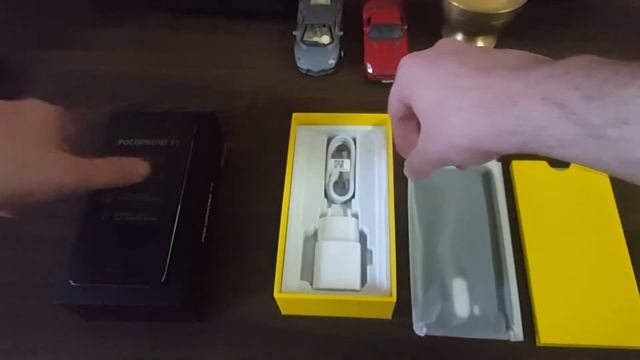 Pocophone F1 By Xiaomi || Unboxing and Hands On смотреть онлайн
