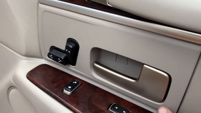 2007 Lincoln Town Car ELDERLY FL OWNED SINCE NEW IT IS "LIKE NEW" BEAUTIFUL COLOR 66K MILES PRISTIN смотреть онлайн