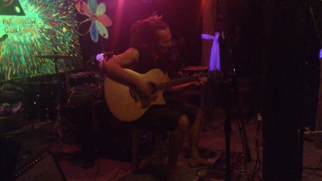 Live guitar looping with Loopy app on iPod 4. Katana by Depapepe смотреть онлайн