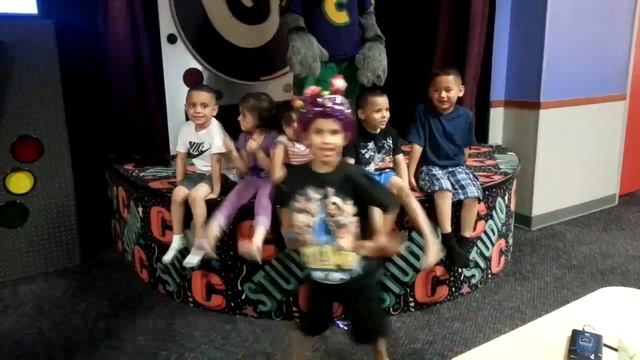 Chuck E Cheese Harlem Shake смотреть онлайн