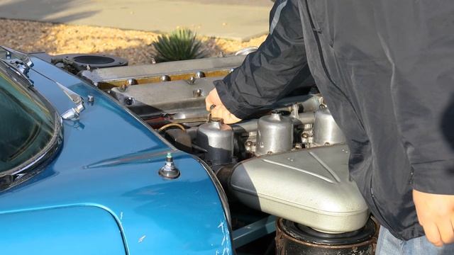 1964 Jaguar E-type Coupe running engine смотреть онлайн