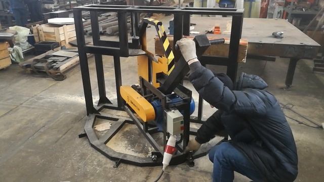 видео станок для торцевания бруса ТД 700У производства ПО "Диаком" производства ПО "Диаком" смотреть онлайн