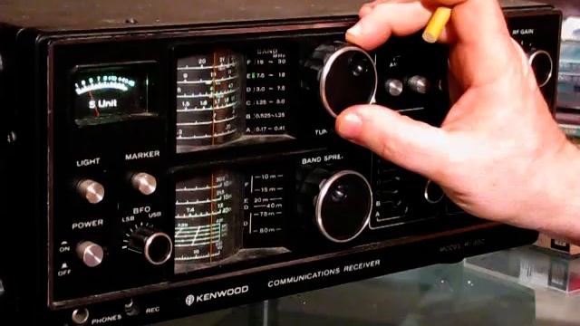 shortwave bandscan / dxing with my Kenwood R-300 receiver смотреть онлайн