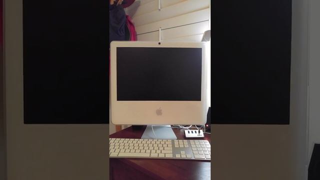 Late 2006 17" iMac Running Windows 10 смотреть онлайн