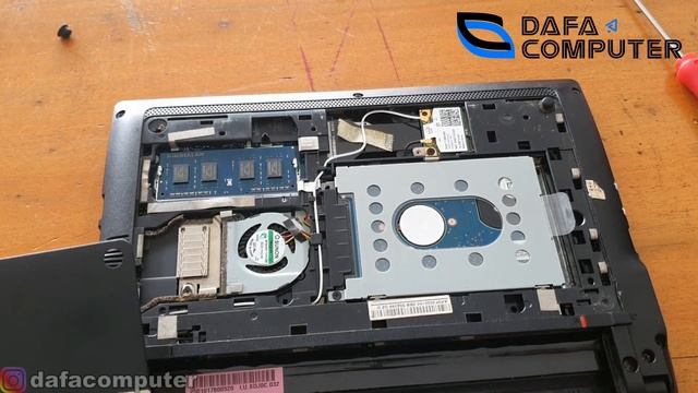 CARA BONGKAR KEYBOARD ACER ASPIRE ONE D255 MUDAH BANGET смотреть онлайн