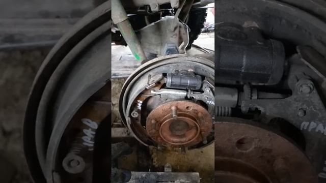 после прокачки педать тормоза проваливается смотреть онлайн