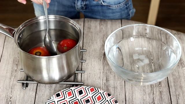 Как быстро почистить помидоры от кожуры с помощью кипятка смотреть онлайн